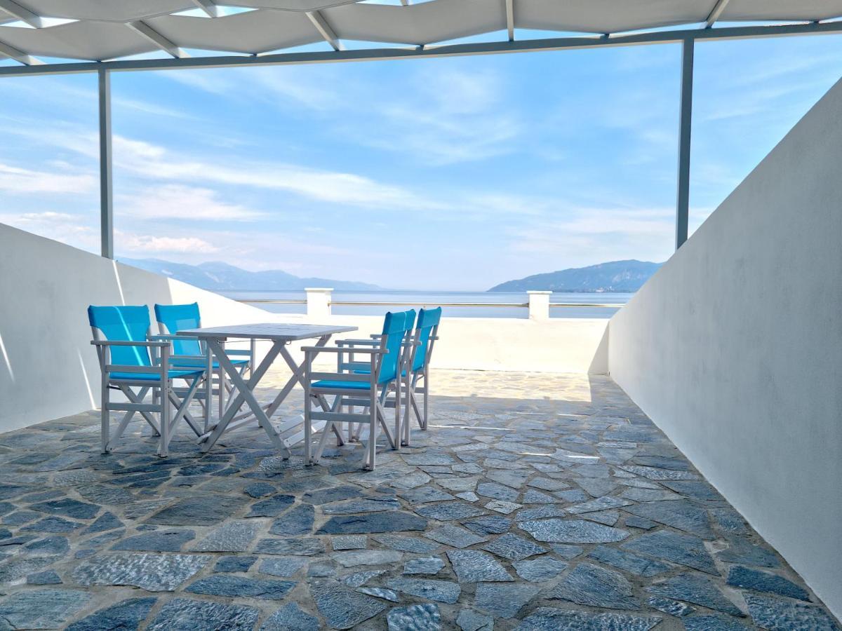 Epipleon Luxury Suites -102- Δωμάτιο 45Τμ Με Βεράντα 35Τμ Μπροστά Στη Θάλασσα Nafpaktos Zewnętrze zdjęcie