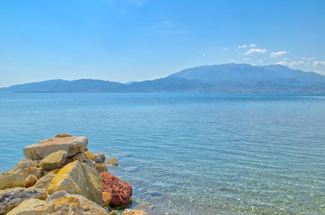 Epipleon Luxury Suites -102- Δωμάτιο 45Τμ Με Βεράντα 35Τμ Μπροστά Στη Θάλασσα Nafpaktos Zewnętrze zdjęcie